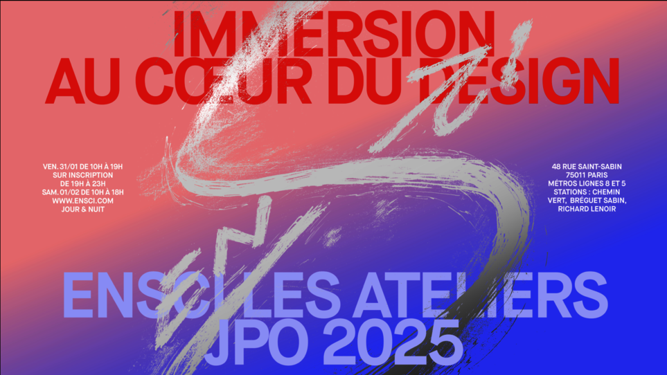 Immersion au coeur du design, affiche rose et bleue des portes ouvertes de l'ENSCI, avec une flèche en mouvement argentée